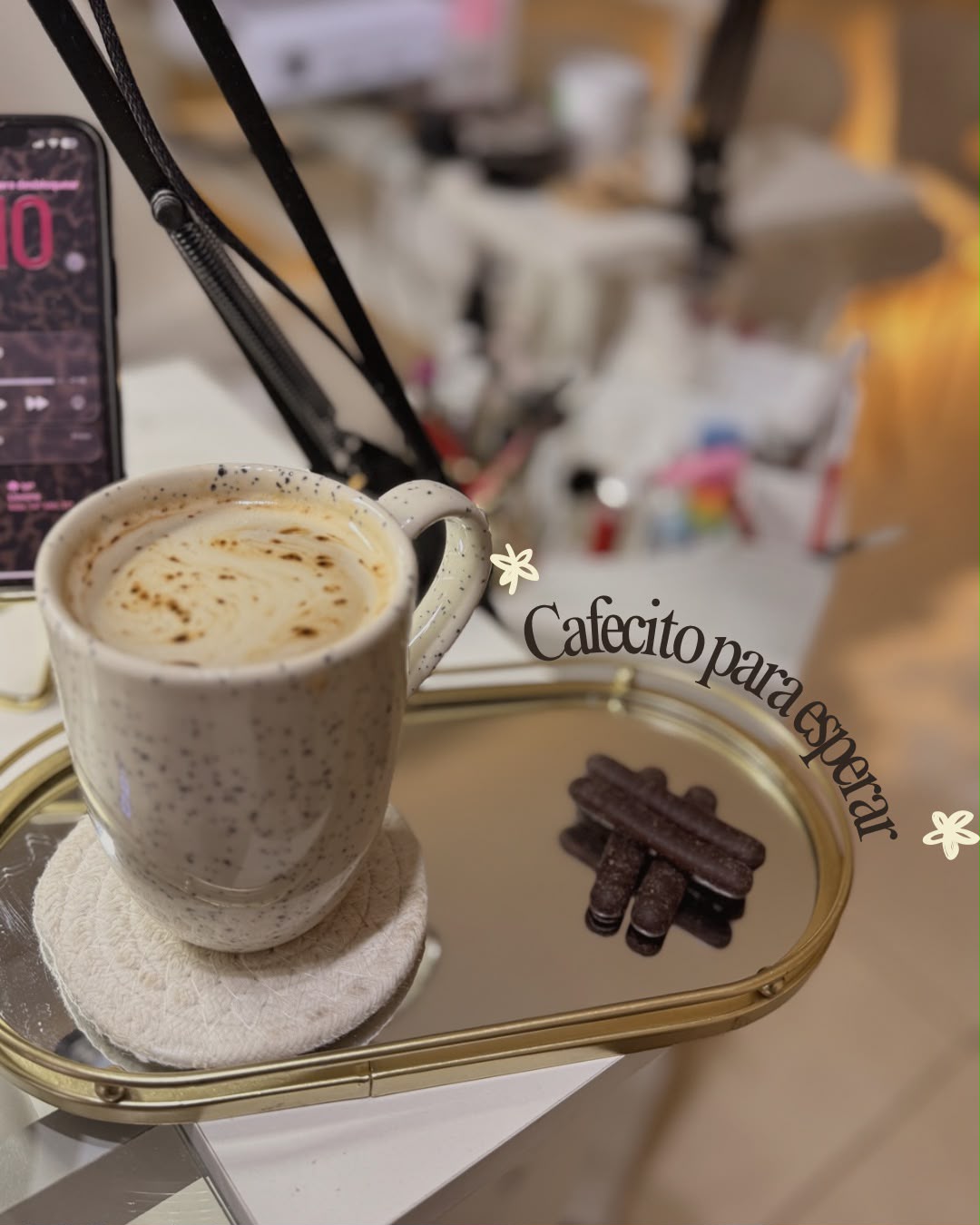 Cafecito para esperar en CH Beauty Studio