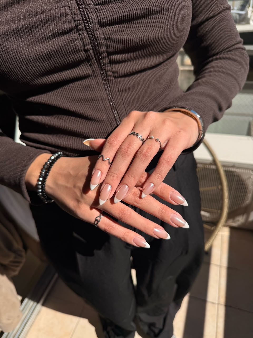 Uñas violetas realizadas en CH Beauty Studio